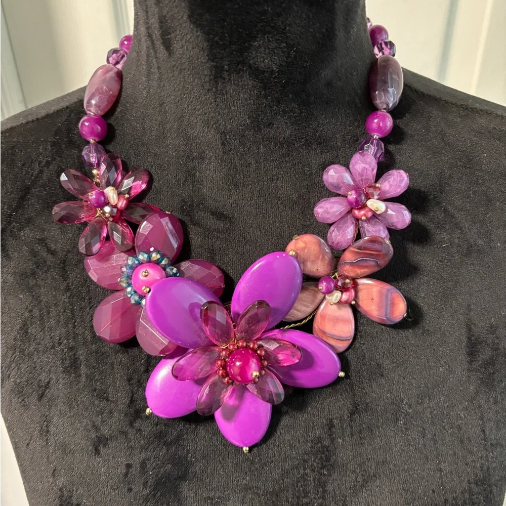 Stunning Purple Acrylic Flower Statement Necklace